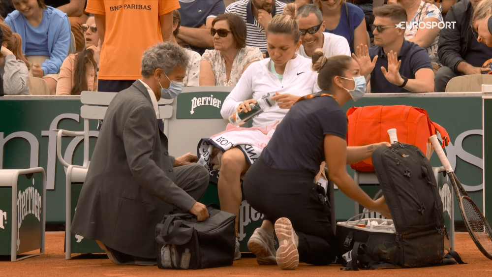 Cădere înfricoșătoare a Simonei Halep: medicii i-au luat tensiunea, după 8 game-uri pierdute la rând în meciul cu Zheng_4