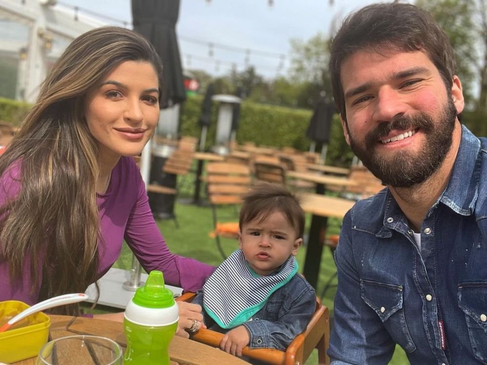 Alisson Becker, un fotbalist atipic. Portarul lui Liverpool se iubește cu un medic: 