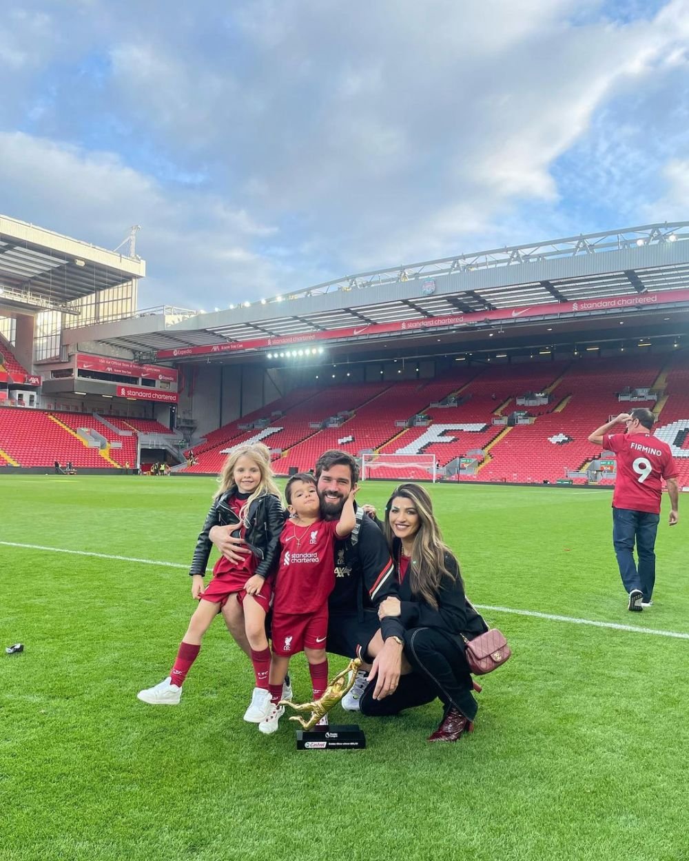 Alisson Becker, un fotbalist atipic. Portarul lui Liverpool se iubește cu un medic: 
