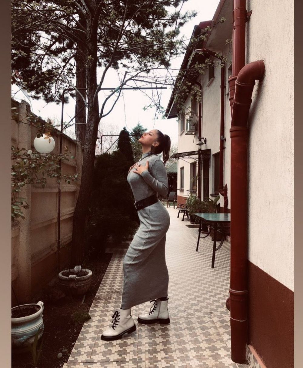 „Știe cineva cât m-am zbătut eu în mocirlă?!” Andreea Prisăcariu, fără rețineri: „Nu am avut invitațiile de care au avut parte altele!” _41