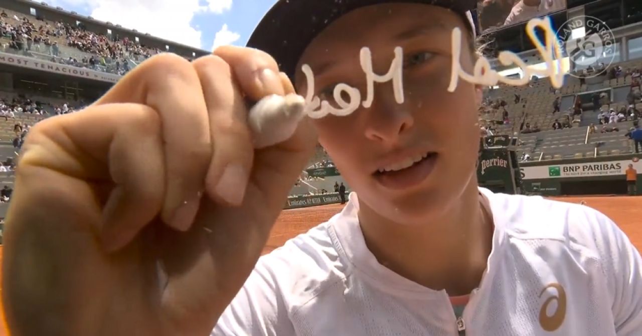 Iga Swiatek, de neoprit: a bifat a 31-a victorie consecutivă! Adversara i-a pus probleme liderului WTA. Ce a putut scrie pe cameră la final _1