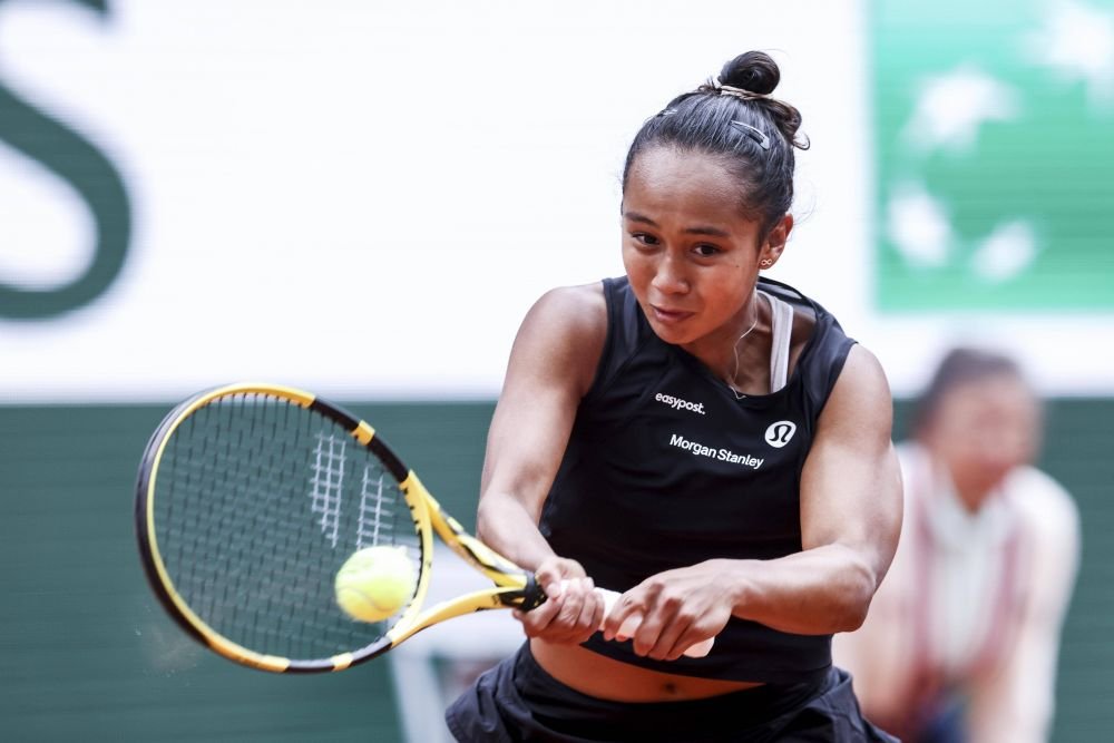 „Mă bucur că am jucat bine în fața lui Thierry” Henry a aplaudat-o pe Leylah Fernandez: primele sfertfinaliste ale Roland Garros 2022_6
