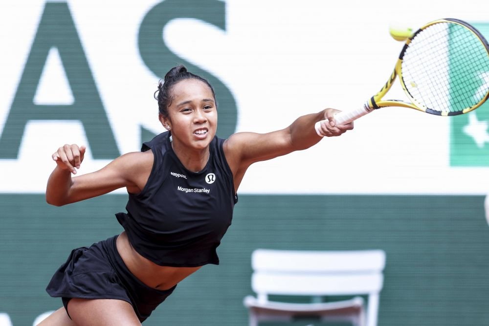 „Mă bucur că am jucat bine în fața lui Thierry” Henry a aplaudat-o pe Leylah Fernandez: primele sfertfinaliste ale Roland Garros 2022_7