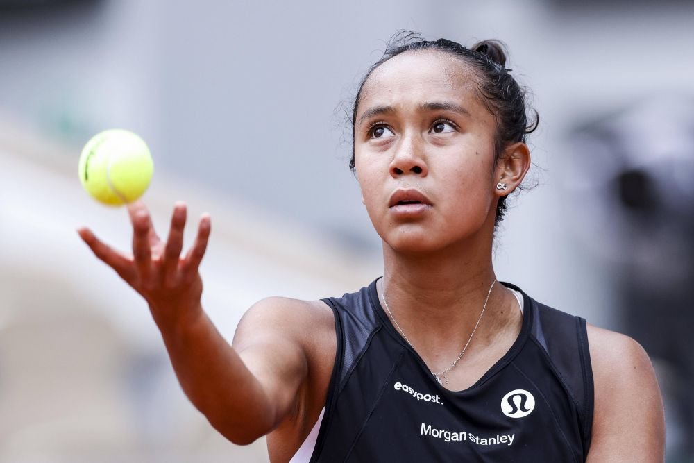 „Mă bucur că am jucat bine în fața lui Thierry” Henry a aplaudat-o pe Leylah Fernandez: primele sfertfinaliste ale Roland Garros 2022_9
