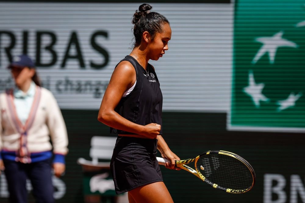 „Mă bucur că am jucat bine în fața lui Thierry” Henry a aplaudat-o pe Leylah Fernandez: primele sfertfinaliste ale Roland Garros 2022_11