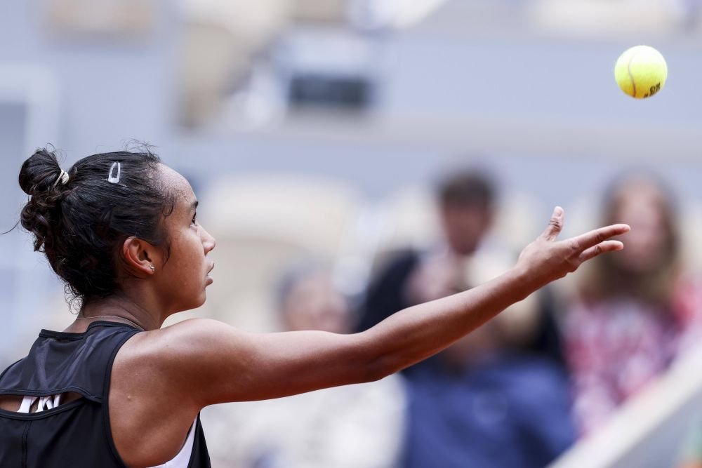 „Mă bucur că am jucat bine în fața lui Thierry” Henry a aplaudat-o pe Leylah Fernandez: primele sfertfinaliste ale Roland Garros 2022_13