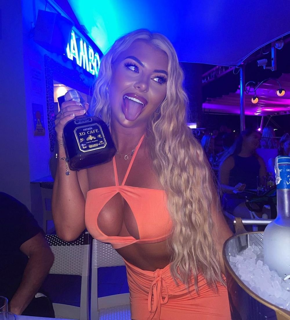Jack Grealish s-a dezlănțuit în Ibiza lângă o vedetă TV, în absența iubitei sale! Imaginile au apărut pe rețelele de socializare_36