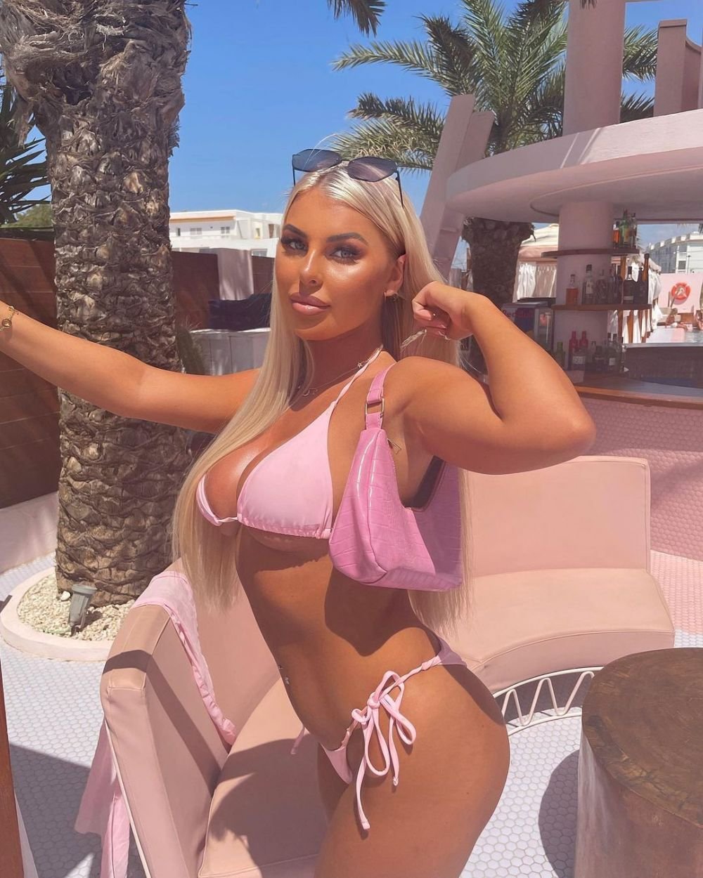 Jack Grealish s-a dezlănțuit în Ibiza lângă o vedetă TV, în absența iubitei sale! Imaginile au apărut pe rețelele de socializare_37