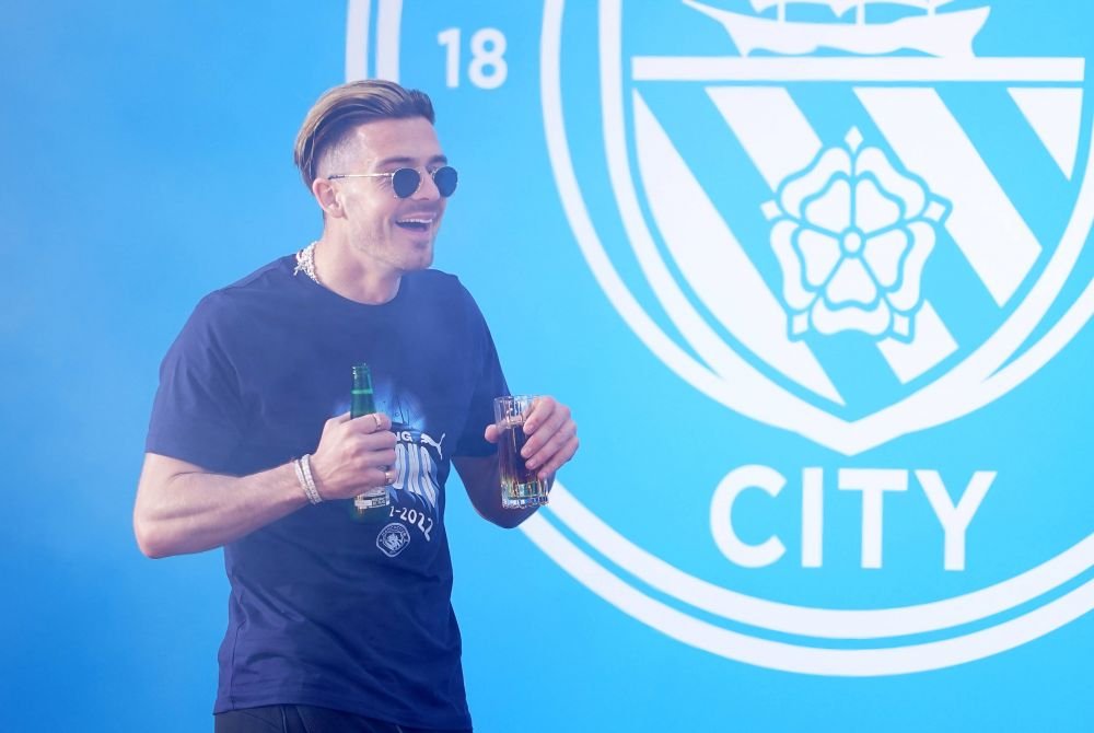 Jack Grealish s-a dezlănțuit în Ibiza lângă o vedetă TV, în absența iubitei sale! Imaginile au apărut pe rețelele de socializare_50