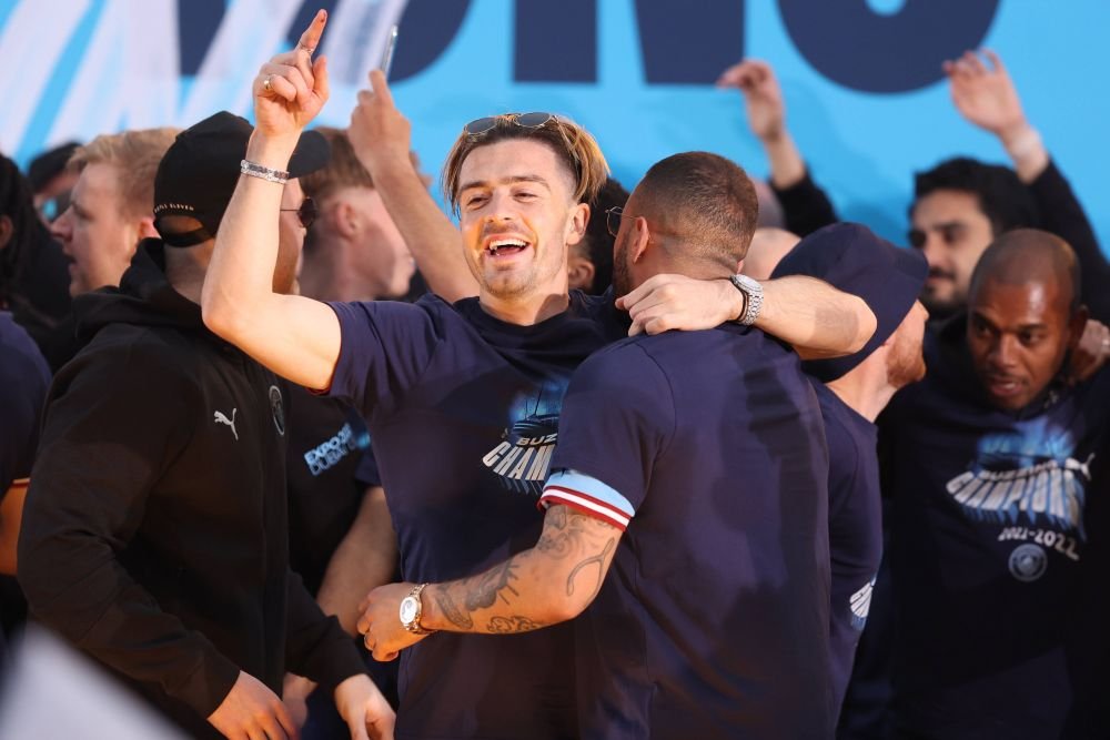 Jack Grealish s-a dezlănțuit în Ibiza lângă o vedetă TV, în absența iubitei sale! Imaginile au apărut pe rețelele de socializare_57