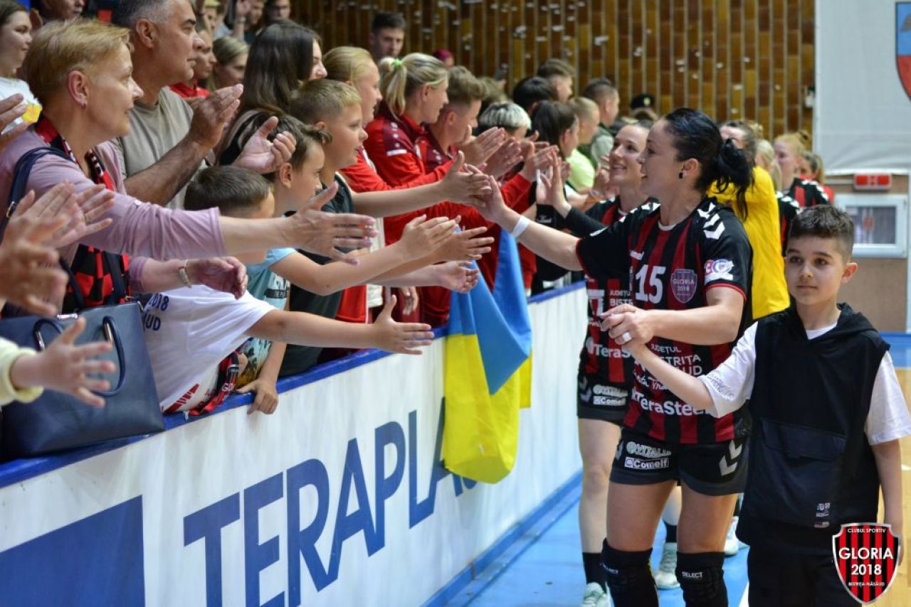 Valentina Ardean Elisei şi-a încheiat cariera la aproape 40 de ani, într-un meci la Deva, unde a jucat prima dată în Liga Naţională_6