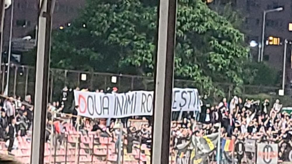 Fanii lui Dinamo au renunțat la amenințări și au trecut la mesaje de susținere. Ce bannere au afișat în timpul meciului_4