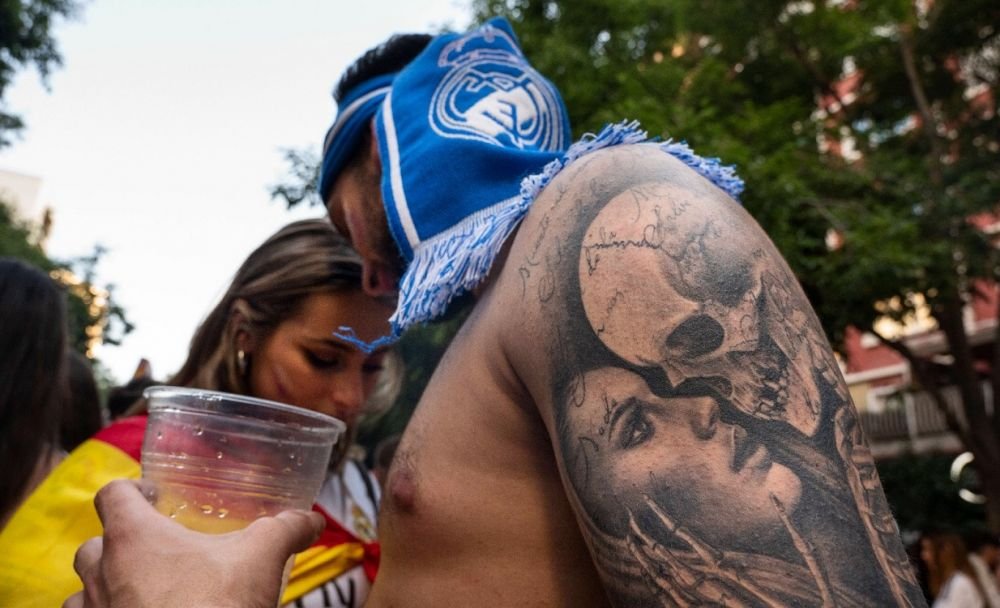 „Armate de tâlhari îi vânau pe fani!” Film de groază după finala UCL de la Paris: „Multe fete au fost dezbrăcate și jefuite”