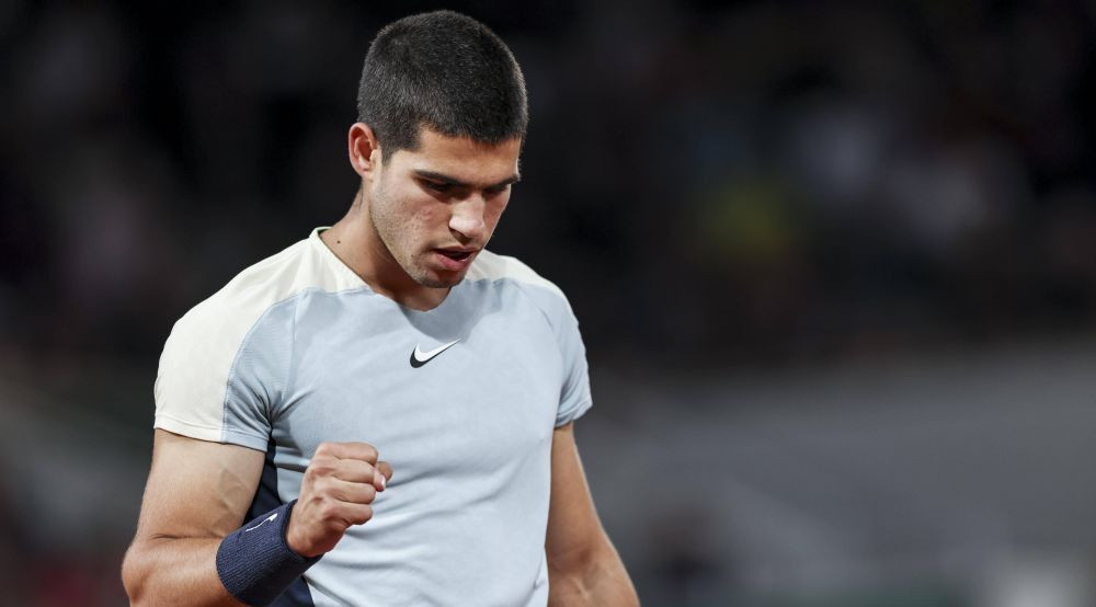 &bdquo;Punctul turneului sau punctul sezonului?!&rdquo; Ay, ay, ay, Carlitos! Alcaraz, calificat &icirc;n sferturi la Roland Garros după &icirc;ncă un meci de senzație! Cu cine se duelează&nbsp;