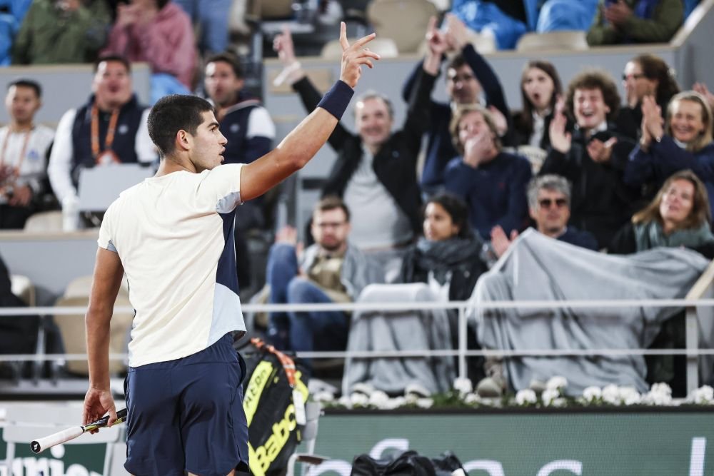 „Punctul turneului sau punctul sezonului?!” Ay, ay, ay, Carlitos! Alcaraz, calificat în sferturi la Roland Garros după încă un meci de senzație! Cu cine se duelează _19