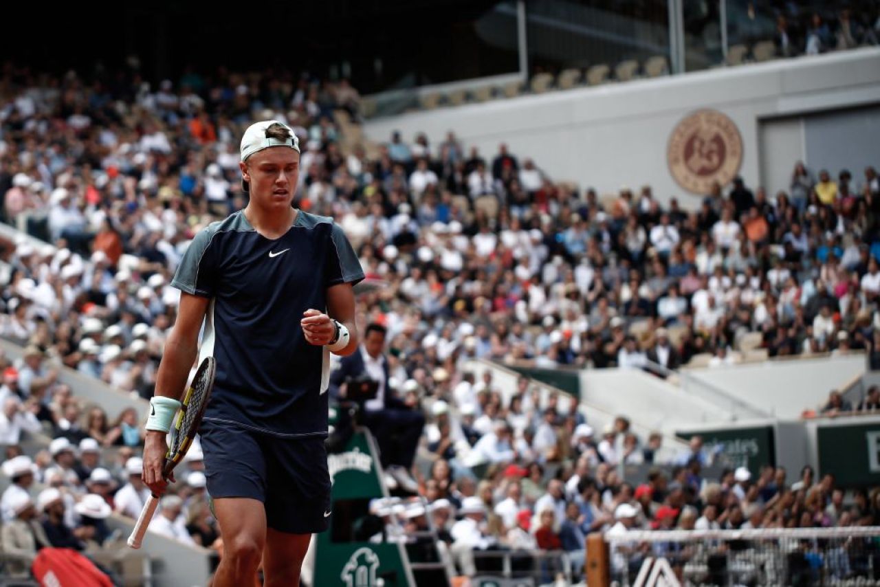 Tsitsi-PA! Finalistul en-titre de la Roland Garros, eliminat de puștiul Holger Rune (19 ani), în optimi _4
