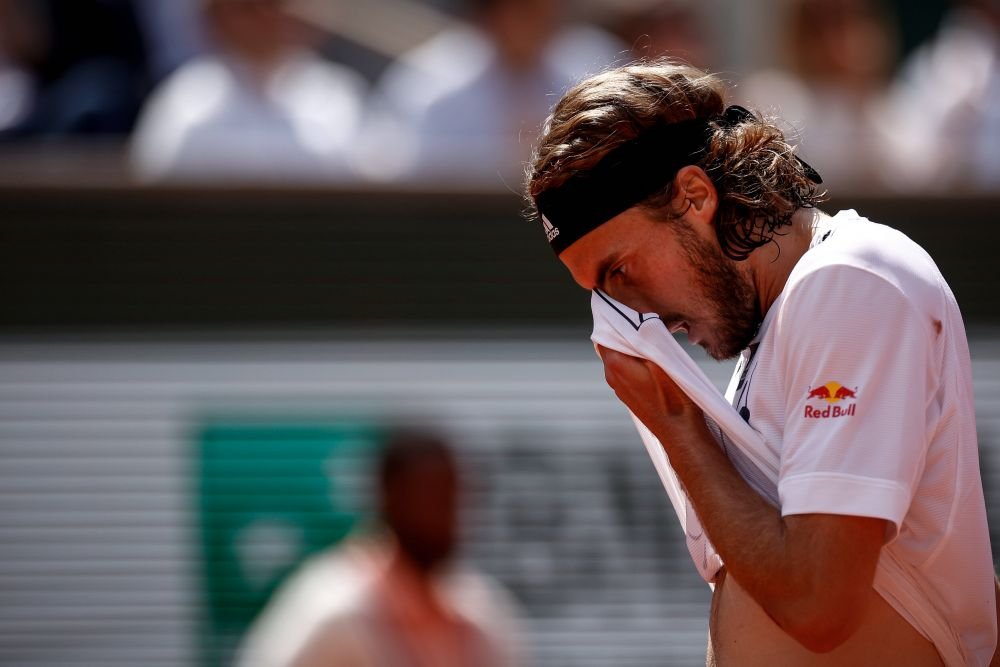 Tsitsi-PA! Finalistul en-titre de la Roland Garros, eliminat de puștiul Holger Rune (19 ani), în optimi _10