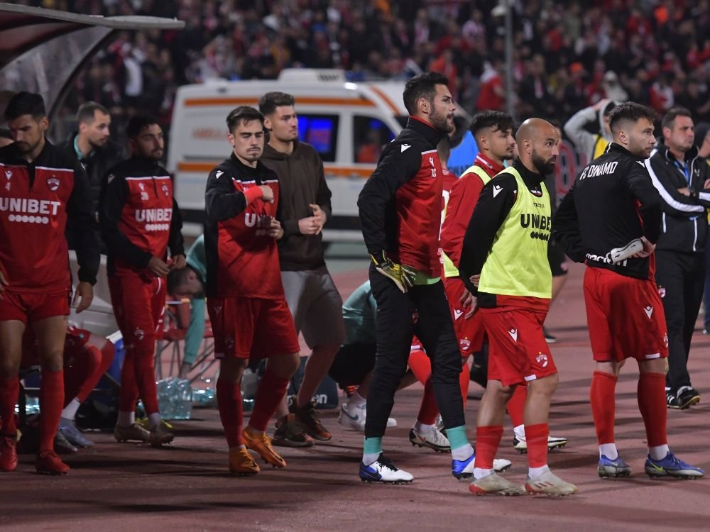 Bănuieli în vestiarul lui Dinamo? Un jucător s-ar fi dat lovit înainte de barajul cu U Cluj, club cu care ar fi purtat discuții_6