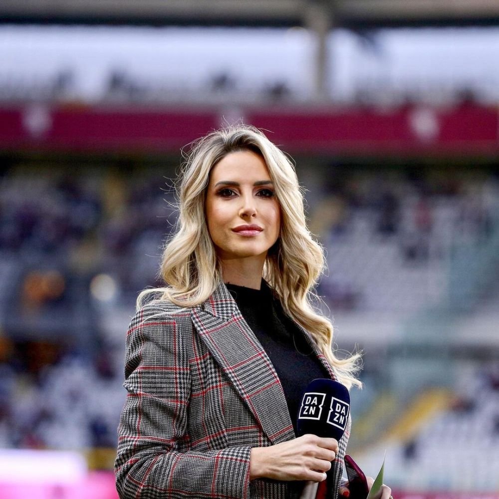 Diletta Leotta are o rivală pe măsură! Noua sa colegă este o blondă superbă, cu fizic de model: cu ce fotbalist a fost pozată_63