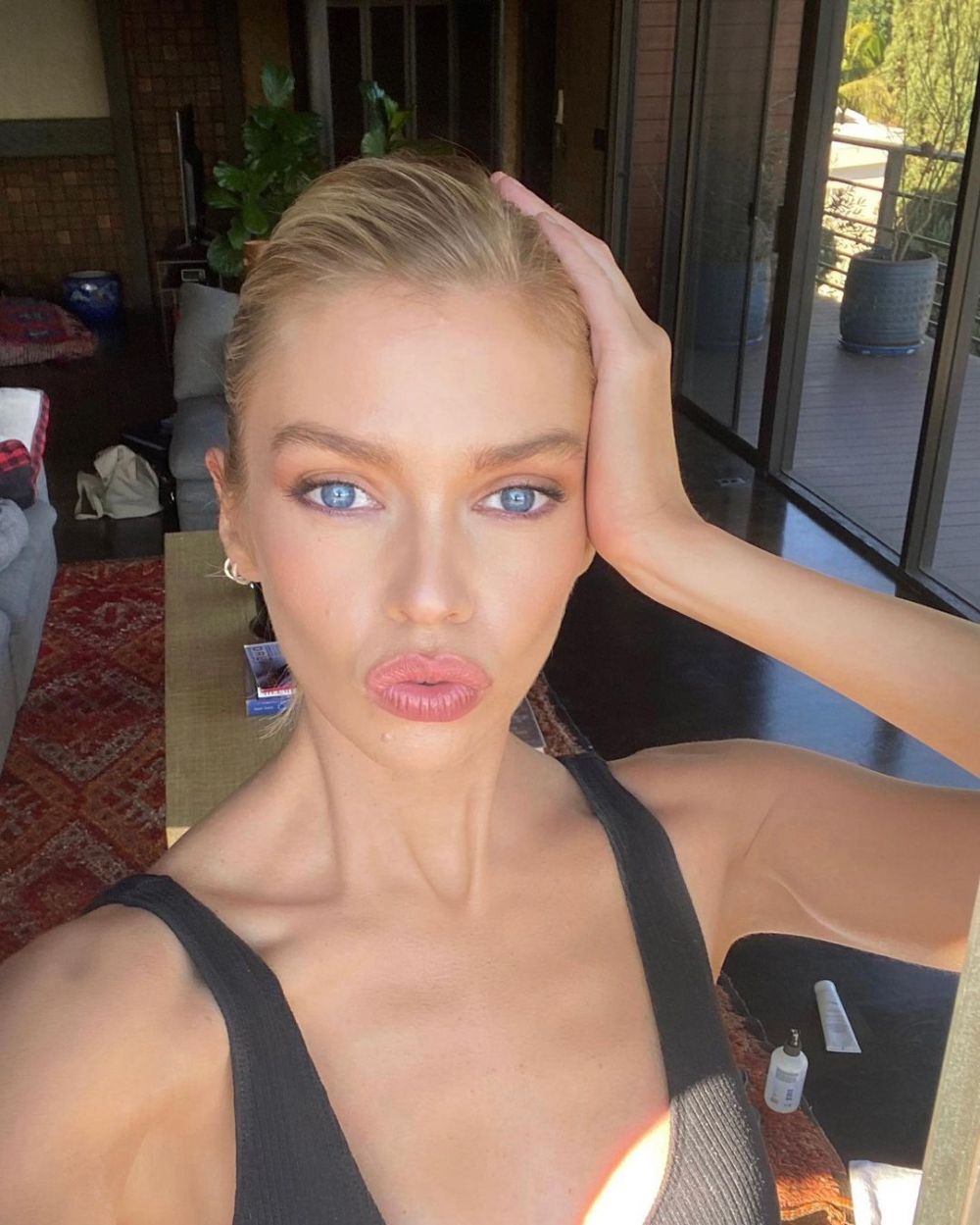 Cine e modelul cu care Mbappe a fost suprins în ipostaze tandre. Este cu nouă ani mai în vârstă și îi place să pozeze provocator_18