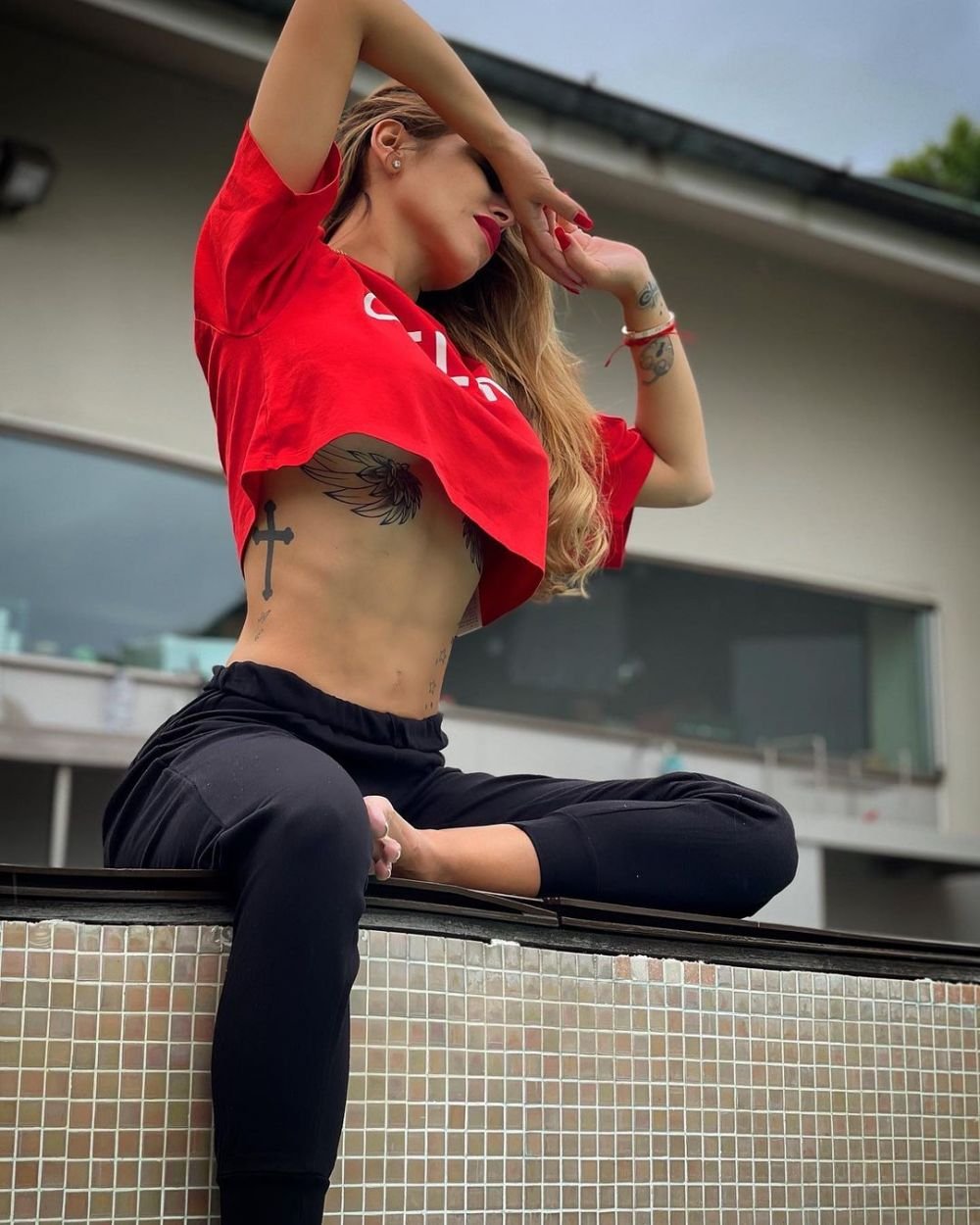 Aflată într-o relație cu un antrenor de fitness, fosta soție a lui Arturo Vidal 's-a întors' la fotbalist. Imaginile surprinse cu cei doi la plajă_27