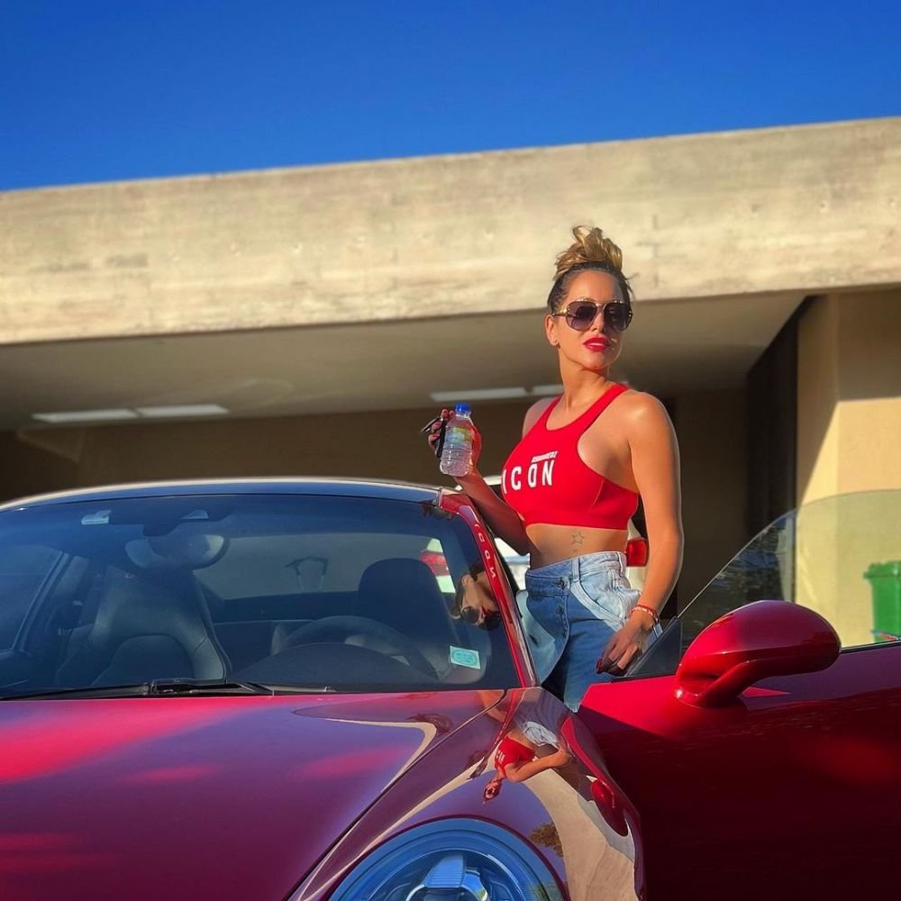 Aflată într-o relație cu un antrenor de fitness, fosta soție a lui Arturo Vidal 's-a întors' la fotbalist. Imaginile surprinse cu cei doi la plajă_34
