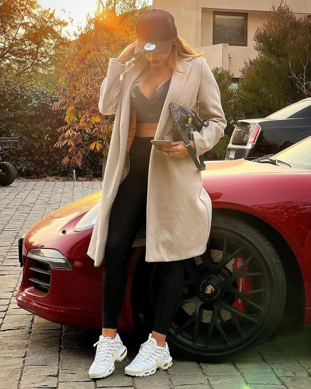 Aflată într-o relație cu un antrenor de fitness, fosta soție a lui Arturo Vidal 's-a întors' la fotbalist. Imaginile surprinse cu cei doi la plajă_58