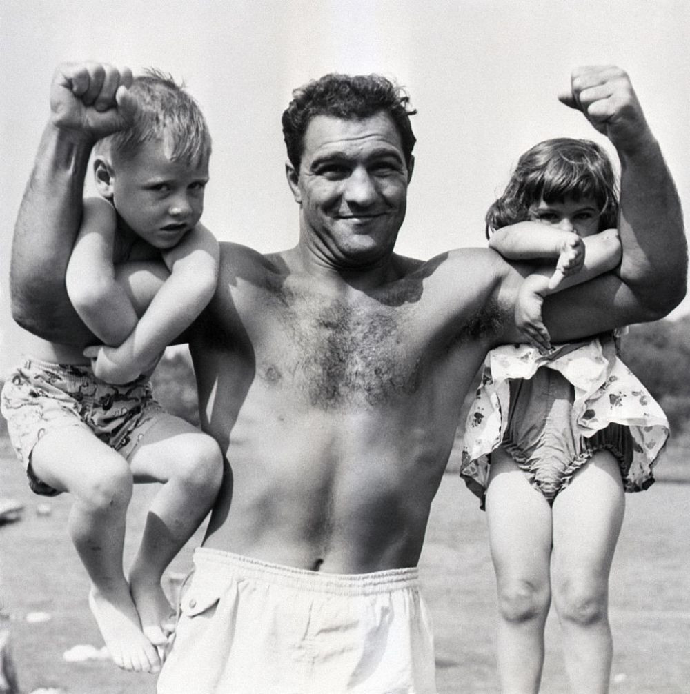 SPECIAL | Rocky Marciano, boxerul care lovea cu puterea unui proiectil antitanc. Povestea celui mai iubit copil al Italiei din Statele Unite_8