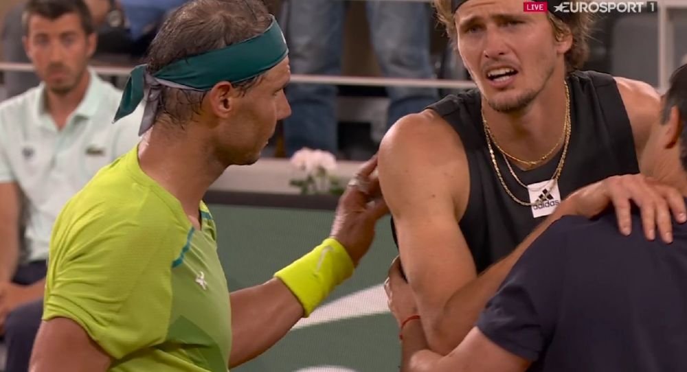 Retragere șocantă în semifinala Nadal - Zverev: germanul a abandonat meciul după o entorsă groaznică și a fost scos în scaunul cu rotile_15