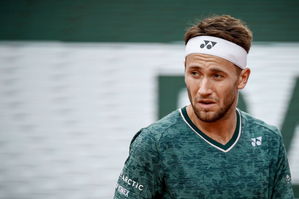 Incident nemaivăzut la Roland Garros: semifinala Cilic - Ruud, întreruptă de o protestatară care s-a legat de fileu_11