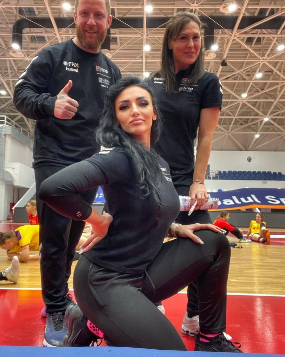 Antrenoarea de handbal de la CS Gloria Bistrița fură toate privirile! Fanii o îndeamnă să se apuce de modeling _7