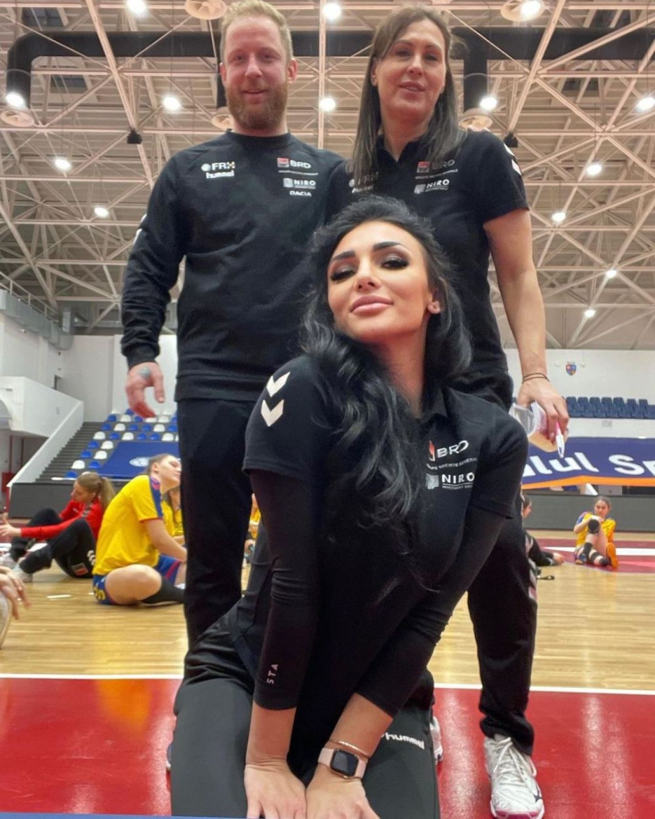 Antrenoarea de handbal de la CS Gloria Bistrița fură toate privirile! Fanii o îndeamnă să se apuce de modeling _8