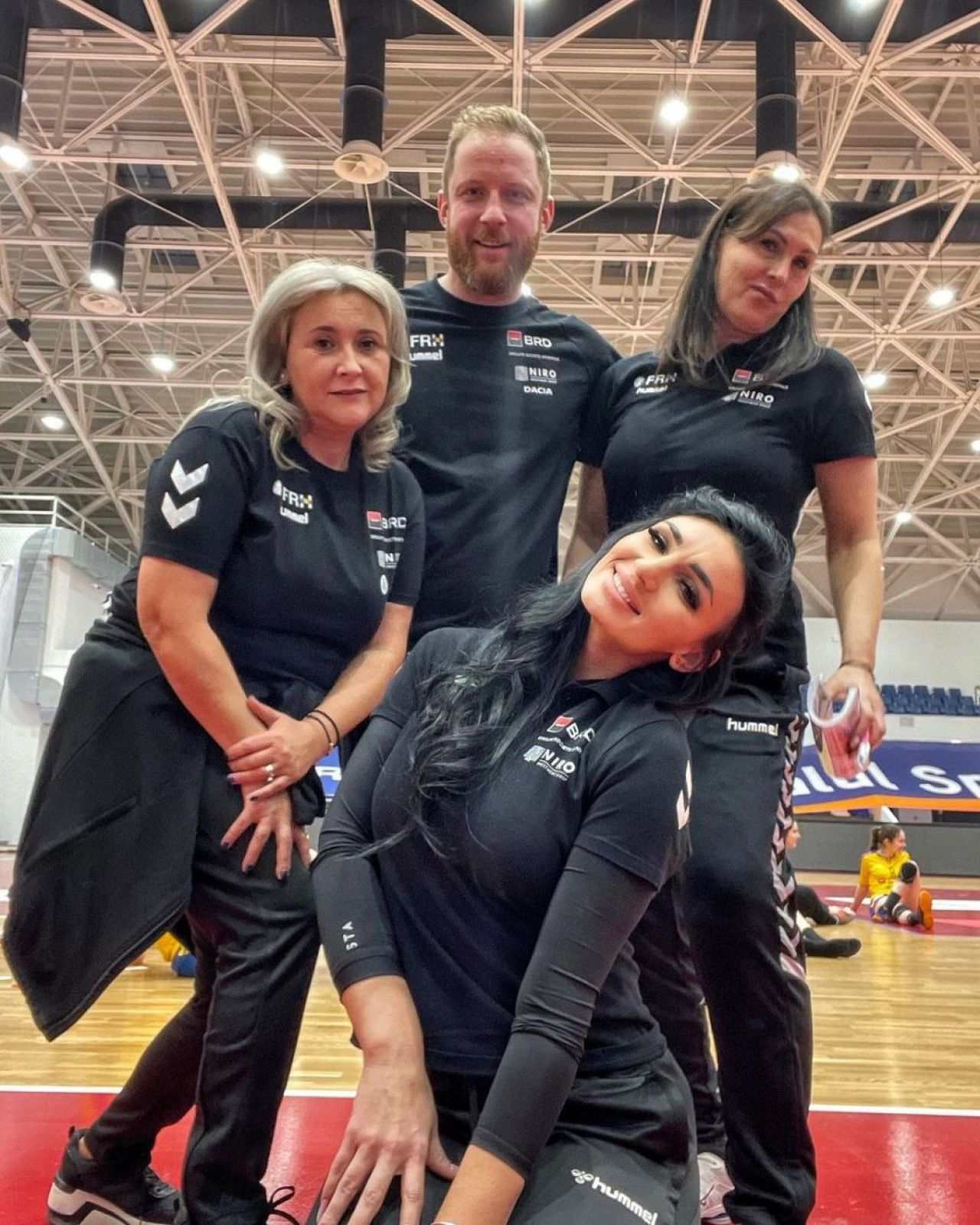 Antrenoarea de handbal de la CS Gloria Bistrița fură toate privirile! Fanii o îndeamnă să se apuce de modeling _9