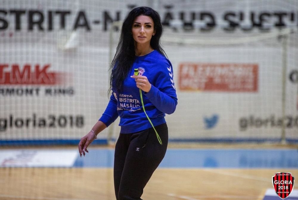 Antrenoarea de handbal de la CS Gloria Bistrița fură toate privirile! Fanii o îndeamnă să se apuce de modeling _20