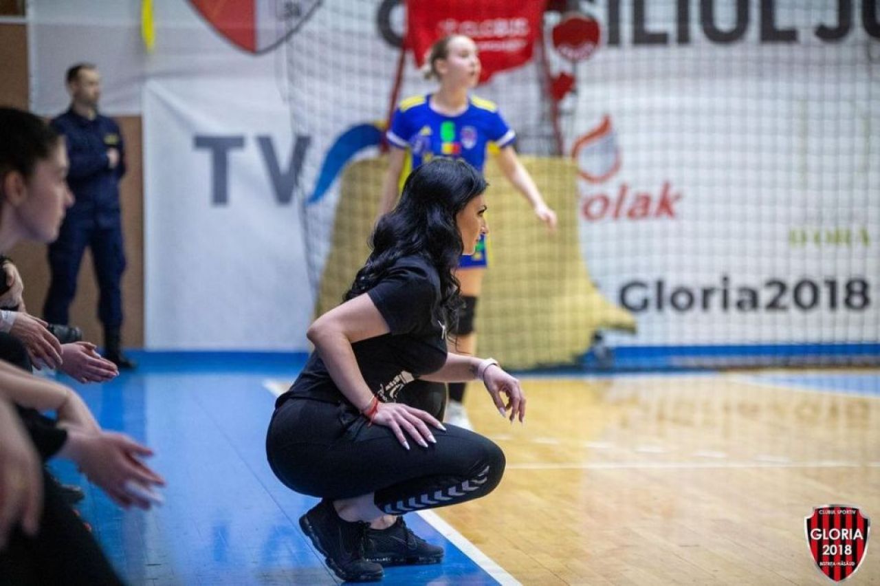 Antrenoarea de handbal de la CS Gloria Bistrița fură toate privirile! Fanii o îndeamnă să se apuce de modeling _21