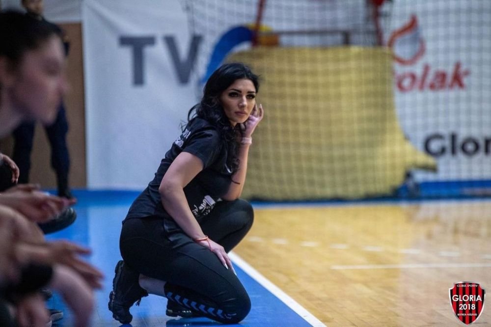 Antrenoarea de handbal de la CS Gloria Bistrița fură toate privirile! Fanii o îndeamnă să se apuce de modeling _22