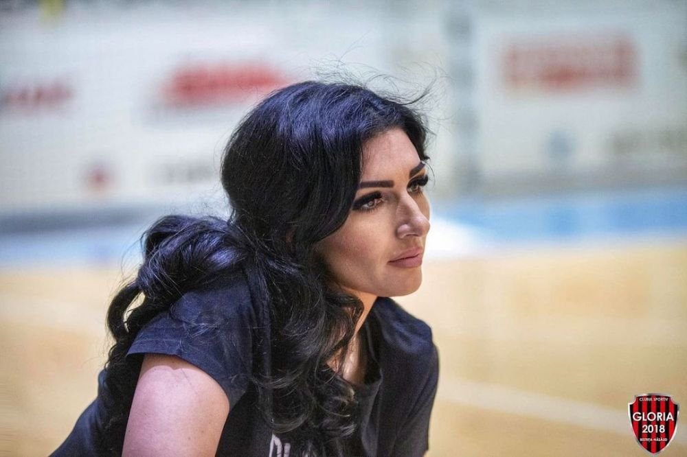 Antrenoarea de handbal de la CS Gloria Bistrița fură toate privirile! Fanii o îndeamnă să se apuce de modeling _23