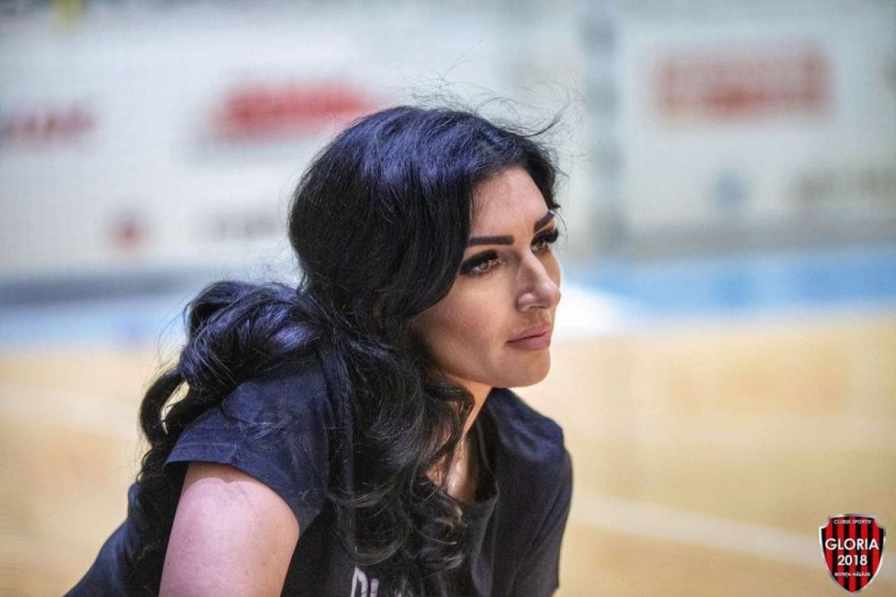 Antrenoarea de handbal de la CS Gloria Bistrița fură toate privirile! Fanii o îndeamnă să se apuce de modeling _23