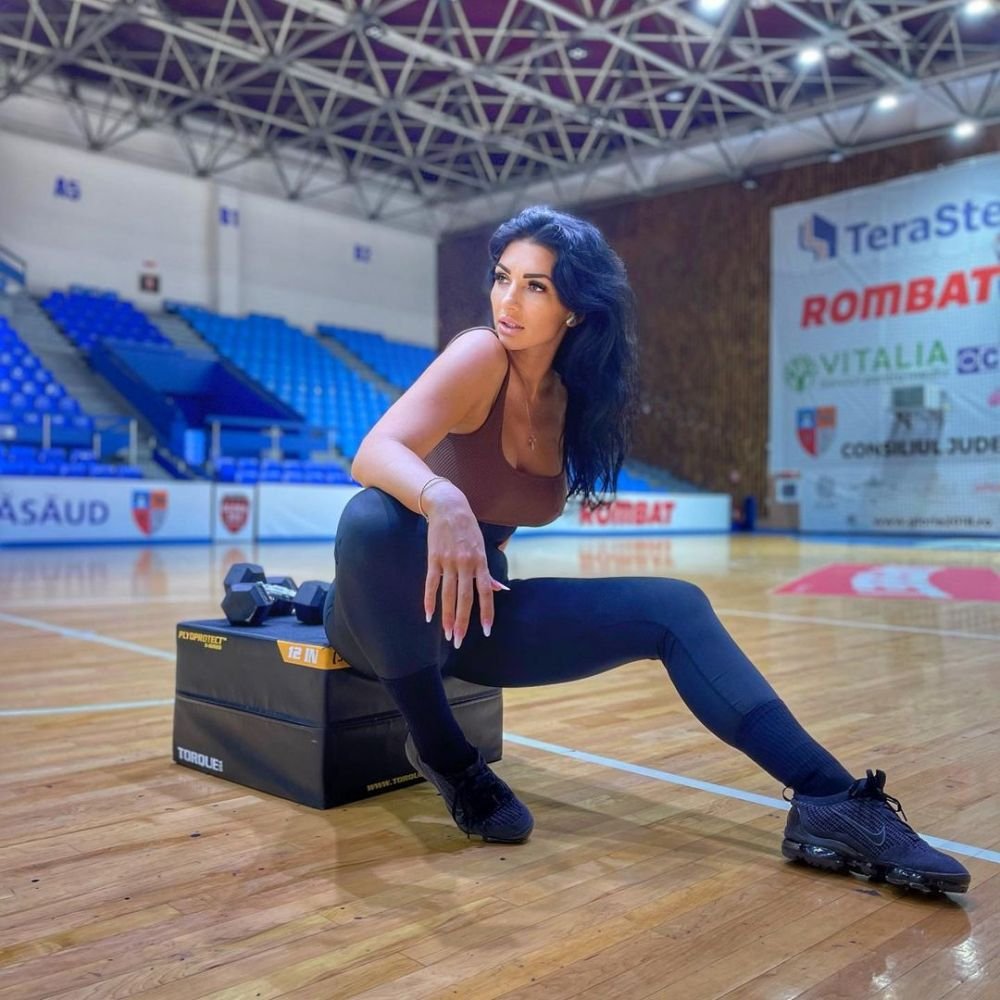 Antrenoarea de handbal de la CS Gloria Bistrița fură toate privirile! Fanii o îndeamnă să se apuce de modeling _45