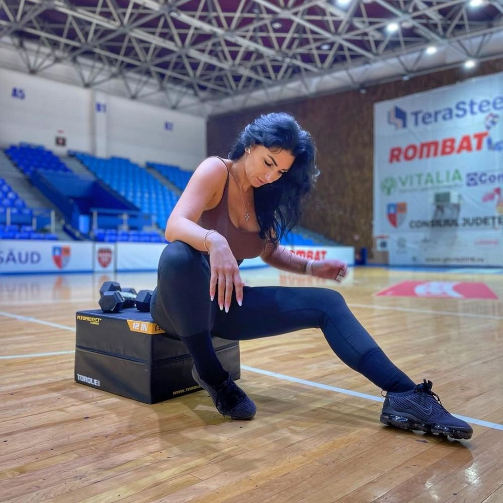 Antrenoarea de handbal de la CS Gloria Bistrița fură toate privirile! Fanii o îndeamnă să se apuce de modeling _48