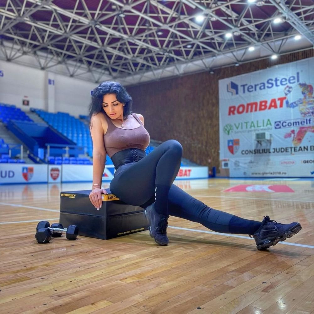 Antrenoarea de handbal de la CS Gloria Bistrița fură toate privirile! Fanii o îndeamnă să se apuce de modeling _49