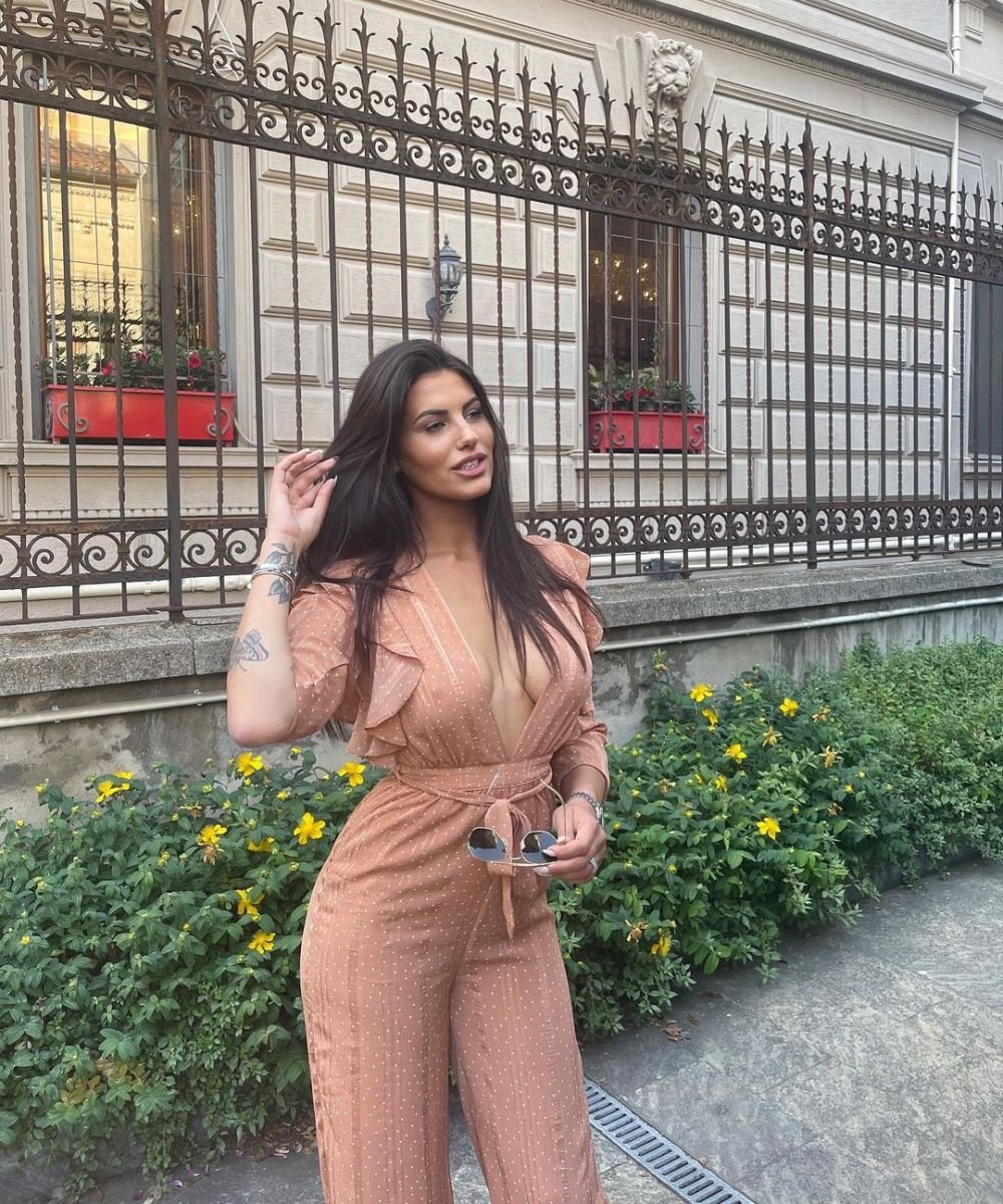 Ionuț Radu, dat de gol că ar fi într-o relație cu Miss Italia! Ipostazele tandre surprinse alături de superba brunetă_46