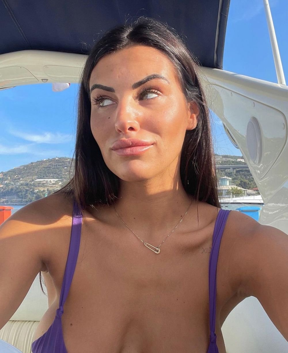 Ionuț Radu, dat de gol că ar fi într-o relație cu Miss Italia! Ipostazele tandre surprinse alături de superba brunetă_51