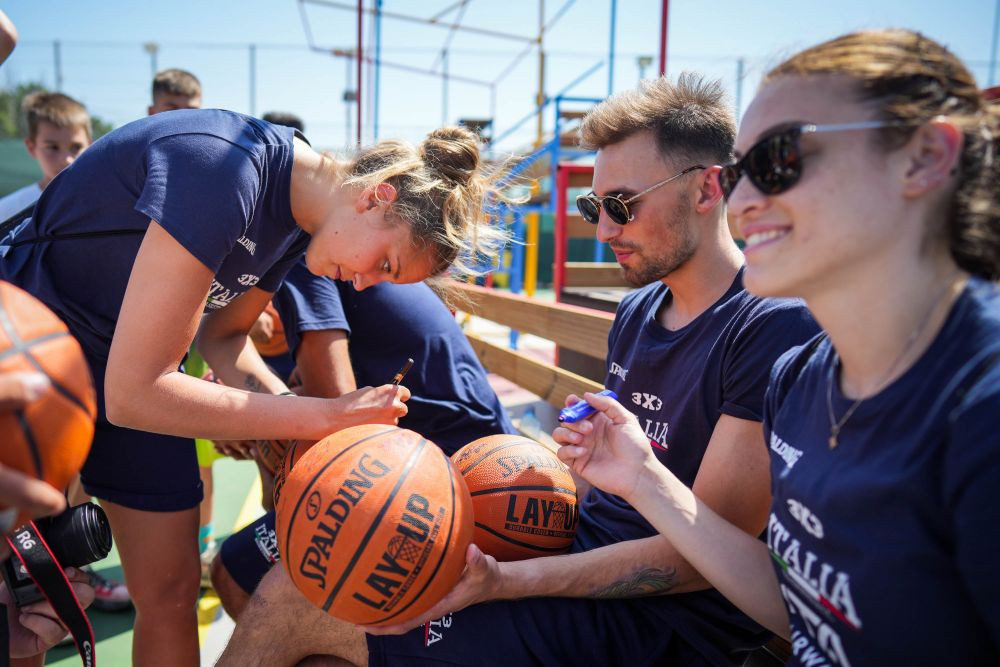 Baschetul 3x3 care dă înapoi comunității din Constanța. Echipele naționale au jucat baschet cu elevii_5