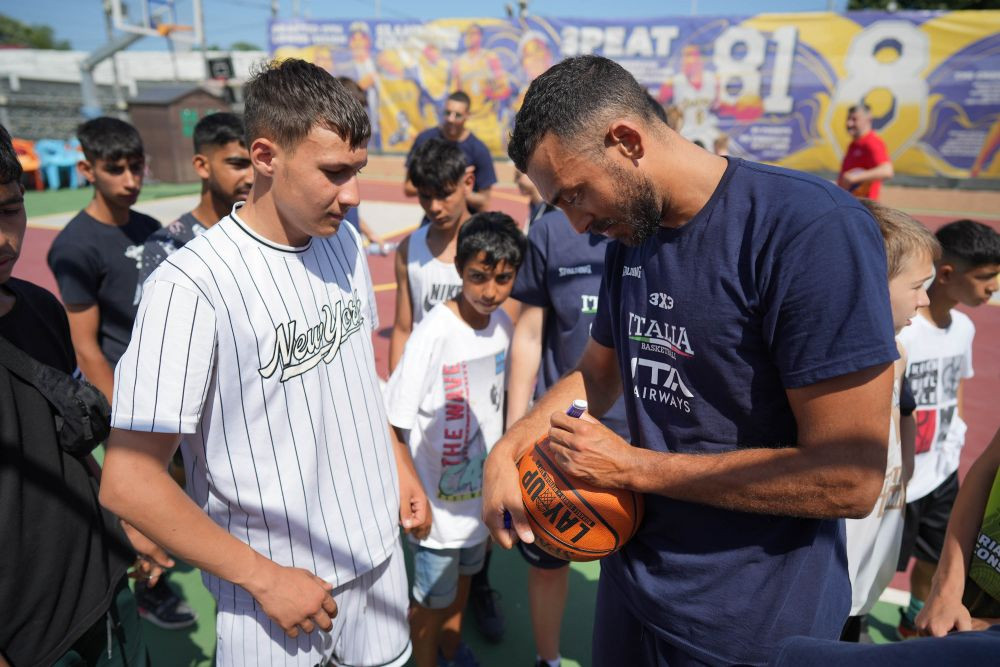 Baschetul 3x3 care dă înapoi comunității din Constanța. Echipele naționale au jucat baschet cu elevii_6