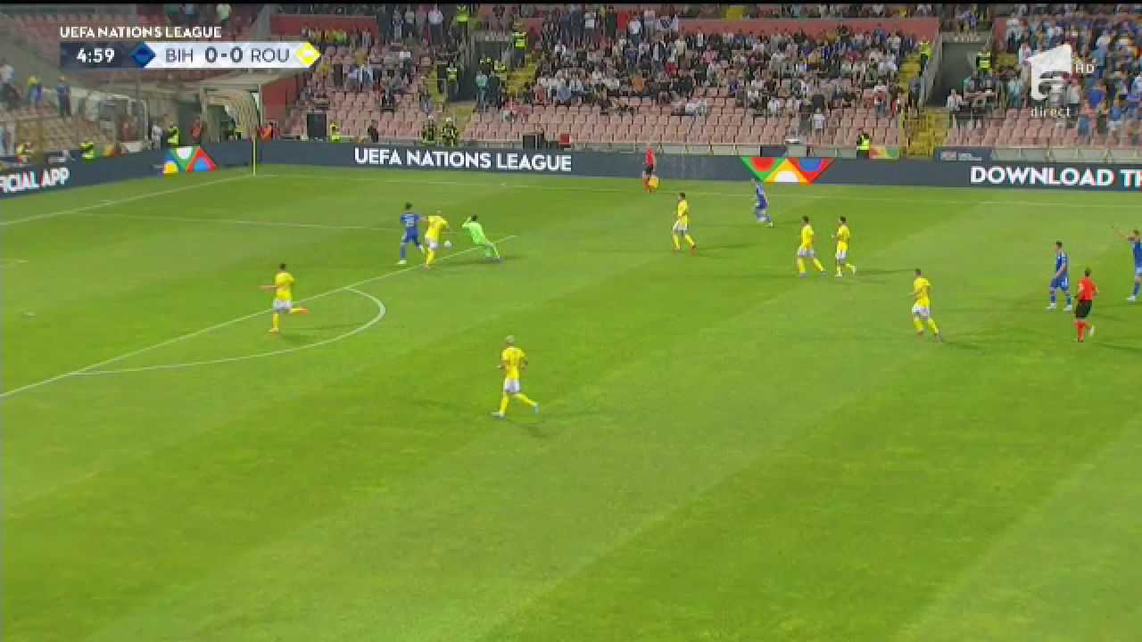Neînțelegere între Chiricheș și Niță, în debutul partidei Bosnia - România! Cum puteau încasa ”tricolorii” un gol_4