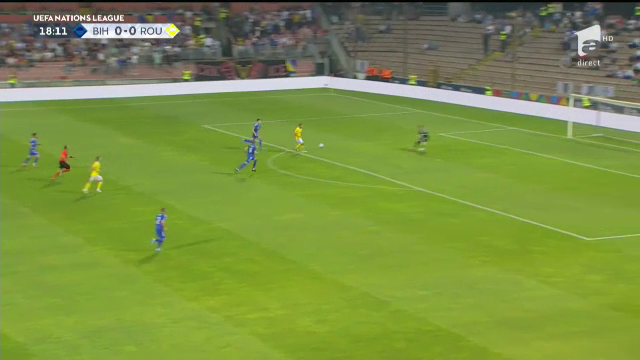 A uitat că nu e Fernando Torres! George Pușcaș, ocazie imensă în meciul cu Bosnia. A driblat portarul, dar a tras slab_5