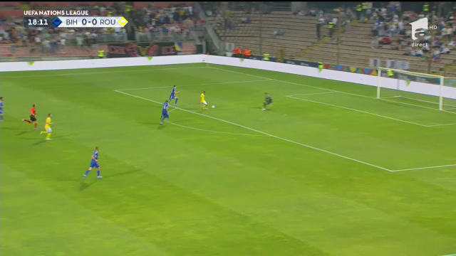 A uitat că nu e Fernando Torres! George Pușcaș, ocazie imensă în meciul cu Bosnia. A driblat portarul, dar a tras slab_6