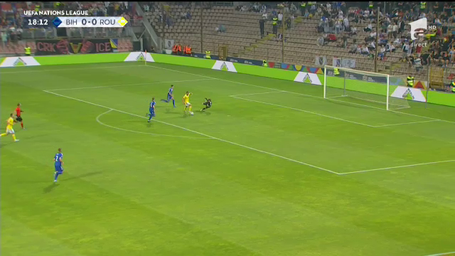 A uitat că nu e Fernando Torres! George Pușcaș, ocazie imensă în meciul cu Bosnia. A driblat portarul, dar a tras slab_8