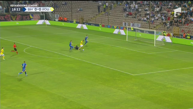 A uitat că nu e Fernando Torres! George Pușcaș, ocazie imensă în meciul cu Bosnia. A driblat portarul, dar a tras slab_10